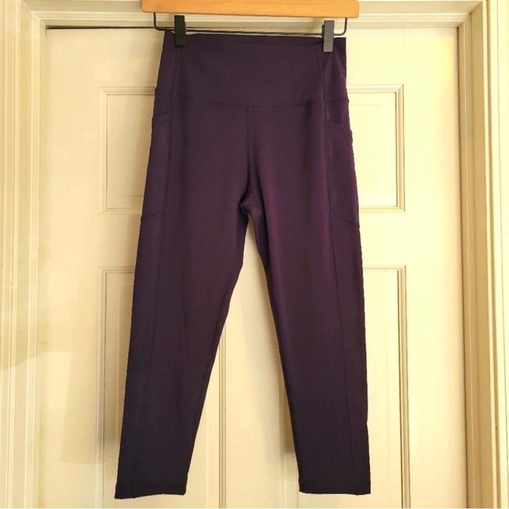 Zyia Active Pocket Brilliant Hi-Rise Capri Crop Leggings
Wine